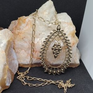 Sarah Coventry 1974 Aloha Gold Tone Pendant Necklace